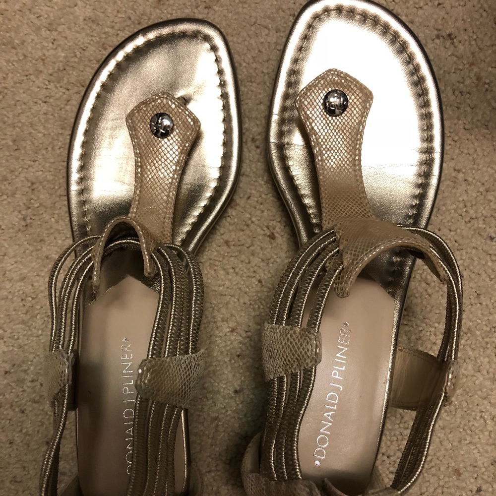 Donald Pliner sandal size 7 1/2